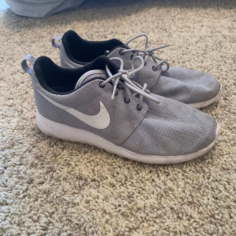Gray Roshe run shoes size 8!